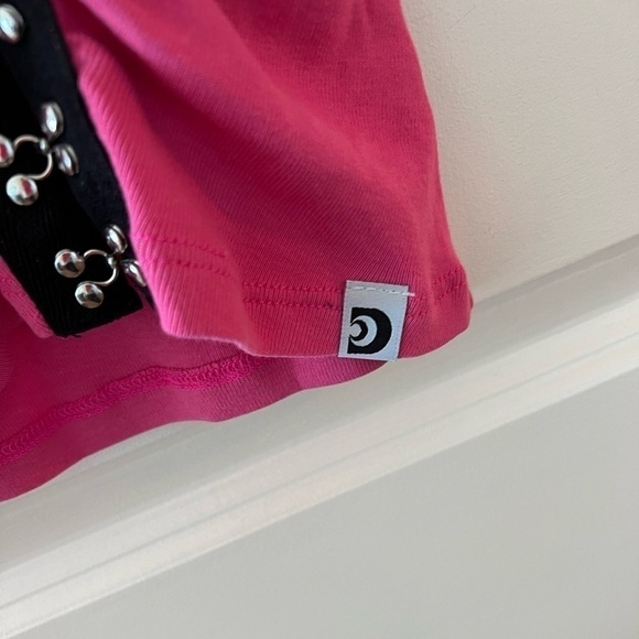 DAYDREAMER HOOK & EYE BABY TEE IN PINK COSMO - Picture 9 of 15